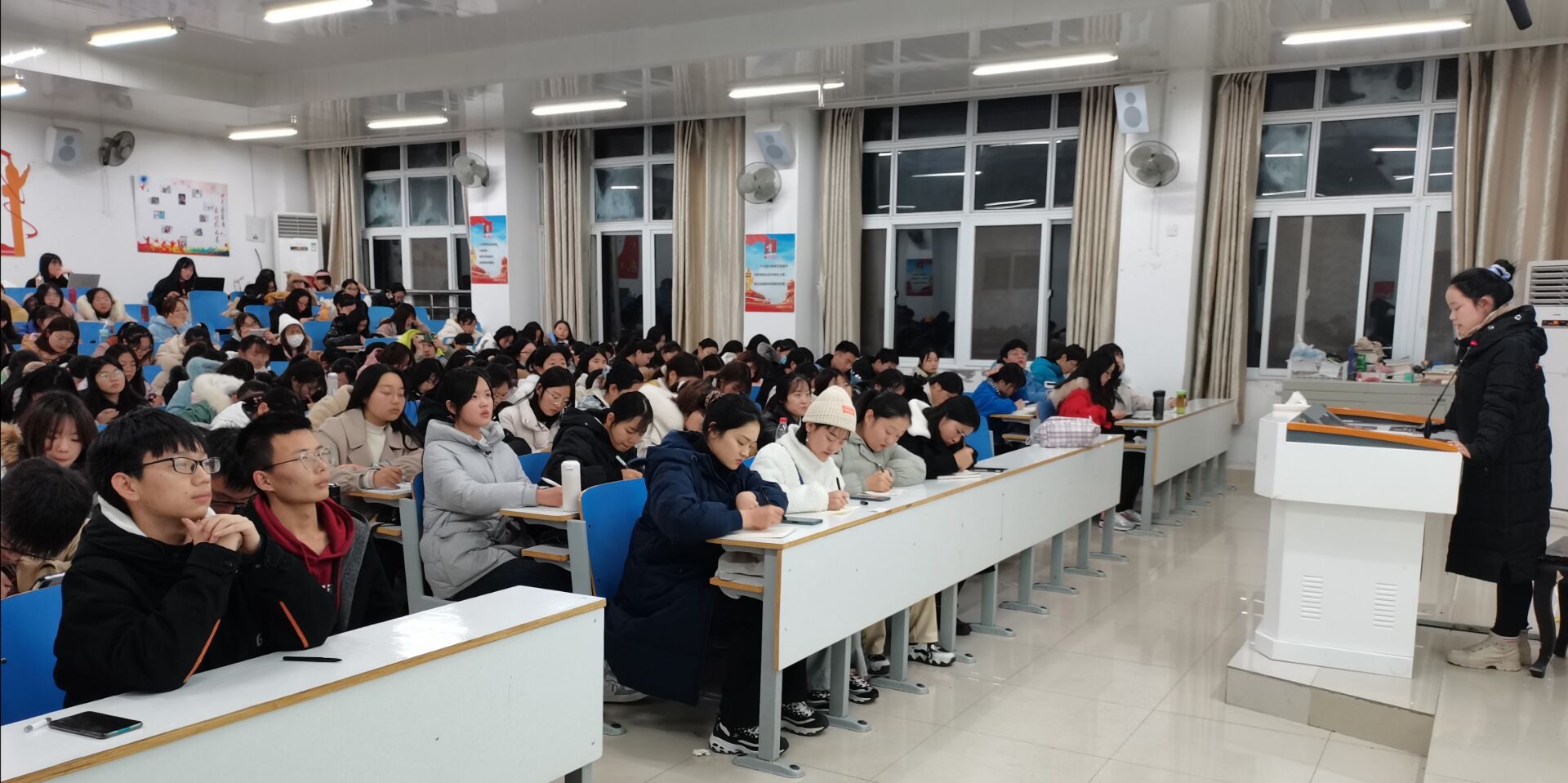 十二月团课.jpg 十二月团课.jpg